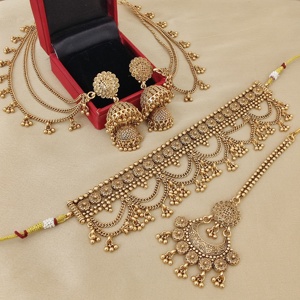Collar chapado en oro micro de un gramo de calidad premium con hermosos aretes y Maang Tikka - Product Image 1