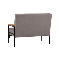 Sofá de Dos Plazas Moderno de Alta Calidad, Tapizado en Tela con Respaldo Acolchado, Diseño Contemporáneo con Estructura Metálica, Ideal para Vestíbulos de Hotel o Villas