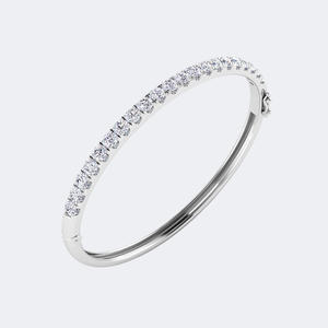 Bracelet jonc en diamants ronds sertis à griffes 3.21 CTW - Product Image 5