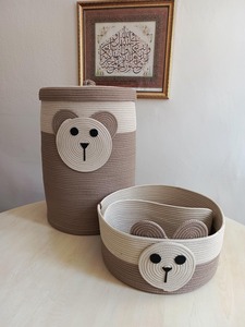 Panier en macramé fait main avec visage de personnage de dessin animé, parfait pour le rangement des jouets dans la chambre des enfants et une adorable solution de décoration pour la chambre de bébé. - Product Image 5