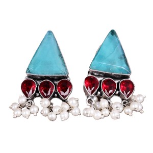 ต่างหูทรงสามเหลี่ยมสไตล์โบฮีเมียนชนเผ่าประดับคริสตัลสีแดงและมุกสำหรับผู้หญิง ทำจากทองเหลืองชุบเงินออกซิไดซ์ - Product Image 1