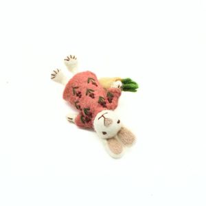 Muñeco de Conejo de Fieltro Hecho a Mano de Lujo con Zanahoria de Lana, Adorno Navideño Blanco/Rosa, Ecológico, No Tóxico, Regalo - Product Image 3