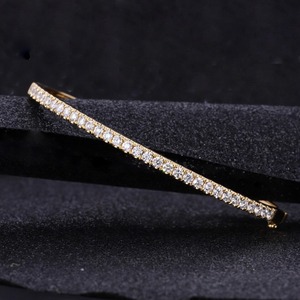 Brazaletes de Diamantes Moissanite de Alta Calidad, Chapados en Oro Blanco, Elegantes para Fiestas, Joyería para Mujer Disponible para la Venta - Product Image 6
