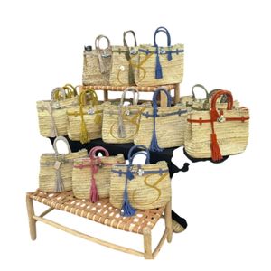 Sac à poignée supérieure avec pompon : Sac de shopping tendance et écologique en feuille de palmier tressée - Product Image 4