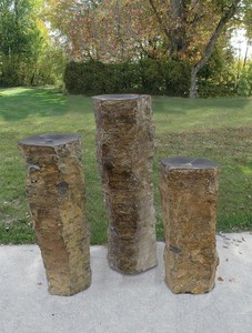 Juego de 3 Fuentes Modernas de Basalto Natural Semipulido, Columnas de 80/95/110 cm, Resistentes a las Heladas, Decoración de Agua con Pilares de Piedra Volcánica - Product Image 1
