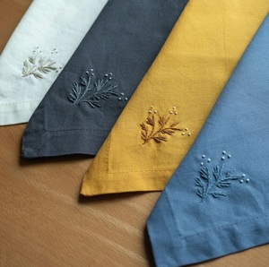 Serviette de table brodée en lin pur biologique réutilisable, fabriquée à la main, de luxe, pour mariages, fabricant de textiles de maison écologiques - Product Image 6