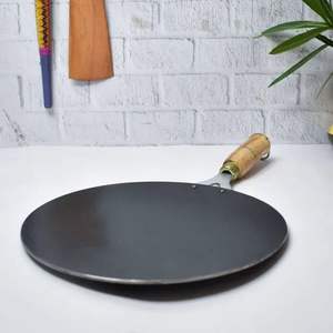 Poêle en laiton martelé exquis avec une finition dorée de qualité supérieure pour cuisines de luxe. Disponible à prix de gros ! - Product Image 3