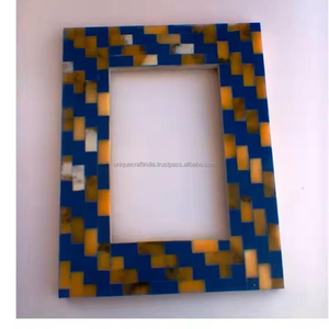 Cadre photo en bois fait main avec incrustation en résine bleue et ambrée, décoration artistique |   Artisanat Unique d'Inde - Product Image 1