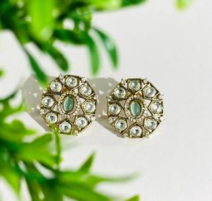 Boucles d'oreilles clous rondes Polki vert menthe de luxe plaquées or, bijoux de mode traditionnels indiens pour mariages et fêtes, pour femmes - Product Image 4