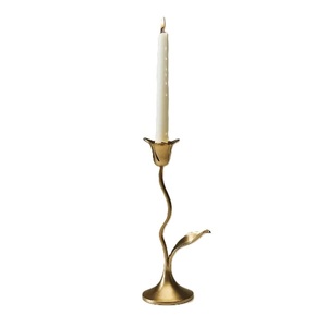 Candelabro de Latón Dorado Martillado con Base de Mármol Blanco, Portavelas Alto para Velas Cónicas, Decoración Estética Dark Academia - Product Image 2
