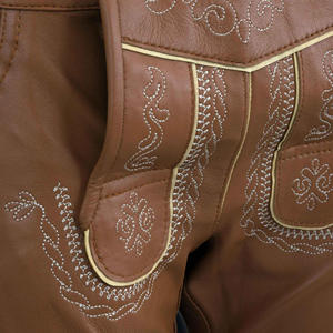 Ensemble de shorts en cuir de luxe pour femmes – Tenue bavaroise traditionnelle en cuir véritable pour les célébrations de l'Oktoberfest - Product Image 3