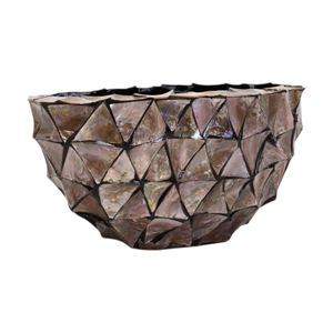 Vase sculptural exquis fait main avec incrustation de coquillages - Product Image 1