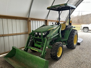 Tractor Agrícola John Deere 4044M 4x4 de Alta Calidad a Precio de Fábrica con Implementos Completos a Precios Muy Económicos en Venta - Product Image 2