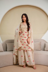 Tenue de mariage traditionnelle en mousseline de soie et satin, avec broderie à la main et sequins, style Inde et Pakistan, comprenant haut, bas et dupatta. - Product Image 1