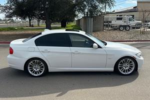 2011 B-M-W-335-d Sedán - Product Image 2