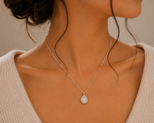 Collier minimaliste en argent 925 avec pendentif goutte d'eau en pierre naturelle, pour femme, à porter au quotidien - Product Image 1