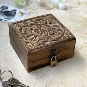Caja de Madera Decorativa para Tesoros con Grabado Floral, Caja de Madera de Mango Hecha a Mano, Mini Caja de Almacenamiento para Joyas - Product Image 1