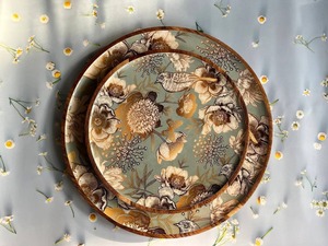 Assiette de service ronde en bois d'acacia, motif floral d'oiseaux gravé, assiette à dîner écologique pour la maison et les cadeaux - Product Image 5
