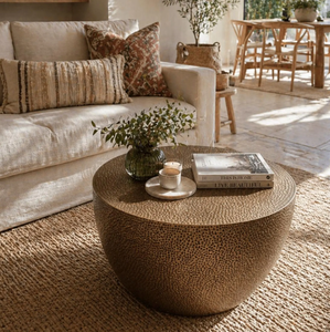 Table basse moderne en aluminium doré pour salon et jardin, avec design martelé sur les côtés - Product Image 6