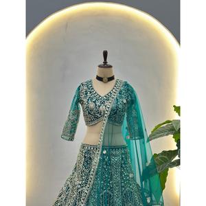 Ensemble élégant de lehenga, blouse et dupatta avec broderie de sequins et de cordon pour mariages, fêtes et occasions festives indiennes - Product Image 2