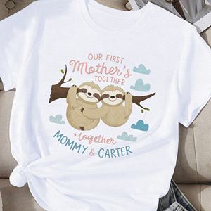 Camiseta cómoda para mujer Our First Mother's Day Together - Product Image 4