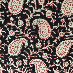 Tissu en coton imprimé à la main en gros – Tissu indien en coton Paisley noir et rouge pour fournisseurs de vêtements et de textiles - Product Image 1