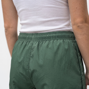 Pantalon coupe-vent ample pour femme avec boutons latéraux, pantalon de randonnée coupe-vent pour femme avec boutons latéraux, joggers coupe-vent avec boutons-pression latéraux - Product Image 4