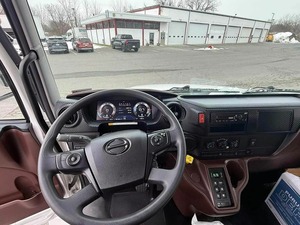 Camión Tractor Diésel 6x4 con Chasis de Acero, Cabeza Tractora de Servicio Pesado para Logística Industrial y Transporte de Carga - Product Image 4