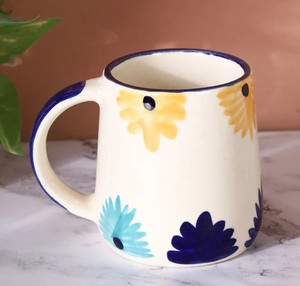 Taza de Café de Cerámica con Diseño de Flor Silvestre, Asa Rosa, Acabado Brillante, Construcción Duradera, Perfecta para Regalo en Casa u Oficina - Product Image 5