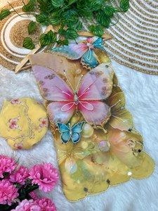 Sari de seda georgette con estampado digital de mariposas, bordado a mano con Khatli, espejos y perlas, y borde con diseño de alas digitales. - Product Image 4
