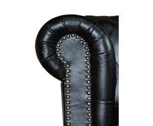 Sofá Chesterfield de Tres Plazas en Tendencia con Tapicería de Cuero Buff Hecha a Mano en Color Marrón Antiguo y Asientos con Cojines Premium - Product Image 3