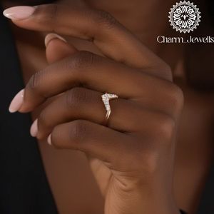 แหวนหมั้นทรงคุชชั่นประดับมอยส์ซาไนต์ชุบทองคำสีกุหลาบจาก Charm Jewells พร้อมตัวเรือนแบบหนามเตย แหวนผู้หญิงสไตล์คลาสสิก - Product Image 5