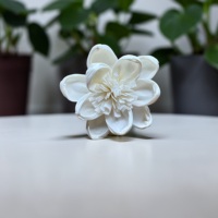 VADEE Kerajinan Tangan Bunga Gardenia Putih Berkelanjutan dari Kayu Sola 8.5 CM Batang Serat Sesbania Model Thailand VDXXX-074