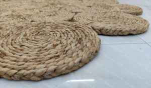 Alfombra Redonda Trenzada de Yute Hecha a Mano con Diseño Floral, Estilo Bohemio Rústico - Product Image 5