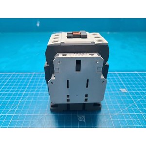 Contactor Magnético LS ELECTRIC MC-32a Usado Como Está, Piezas de Equipos Semiconductores Legacy - Product Image 1