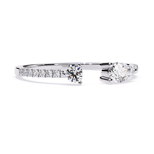 Anillo de Compromiso de Oro Blanco con Diamante Corte Pera y Engaste Pavé, Estilo Clásico, Joyería para Mujer - Product Image 1