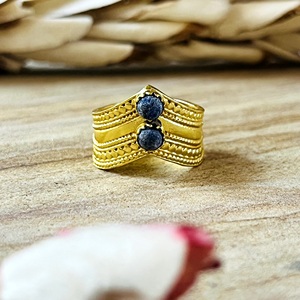 Bague en laiton ethnique Lapis Lazuli au look premium, plaquée or 18 carats, motif tribal Chevron, bijoux statement pour femmes, vente en gros/OEM/ODM - Product Image 1