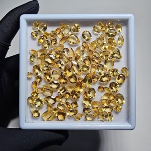 Quartz Citrine Jaune Naturel Pierre de Naissance de Novembre, Gemmes en vrac à taille Trillion et formes variées pour la fabrication de bijoux - Product Image 1