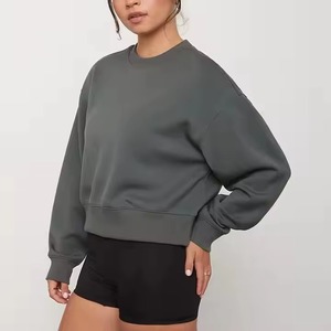Sweat-shirts d'hiver en molleton de coton épais 400 g/m² pour femme, col montant, coupe courte, épaules tombantes, coupe oversize et carrée, à revers sur le devant, vente en gros - Product Image 2