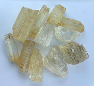 Scapolite Jaune Naturelle Brute 51 Carats Qualité Facettage pour Fabrication de Bijoux et Enroulement de Fils Lot de Cristaux - Product Image 3