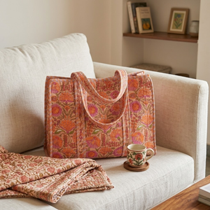 Bolso Tote Acolchado de Algodón Beige Hecho a Mano, Bolso de Hombro con Estampado Floral Naranja y Rosa con Ribete a Rayas, Obra Maestra de Alta Costura - Product Image 3