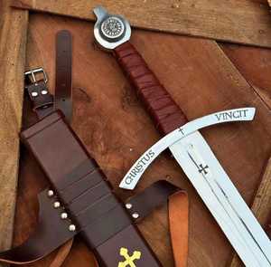 Espada Réplica Hecha a Mano de Acero Inoxidable con Diseño Grabado de la Cruz de Cristus Vincit, Arte Metálico Tradicional, Decoración Coleccionable - Product Image 1