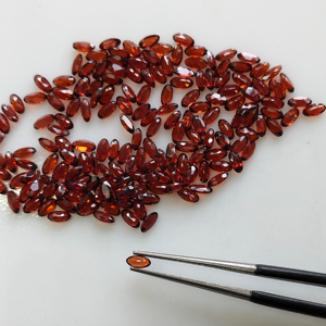 โกเมนสีแดงธรรมชาติ 4x2 มม. รูปไข่ คุณภาพดีที่สุด พลอยเม็ดเดี่ยวสำหรับทำเครื่องประดับ - Product Image 4