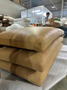 Sofá de Cuero Vacuno Genuino de Primera Calidad, Estilo Moderno de Mediados de Siglo, 3 Plazas, Color Marrón, Diseño Minimalista para Sala de Estar - Product Image 4