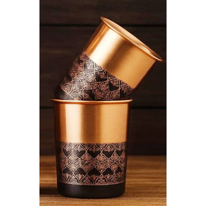 Gobelet en cuivre pur fait main avec motif gravé antique, verre à eau bicolore en cuivre, idéal pour cadeau d'entreprise haut de gamme ou souvenir de mariage - Product Image 1