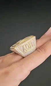 Anillo de Lujo Personalizado con Moissanita y Rubí, Acabado en Oro sobre Plata de Ley, Joyería Unisex Estilo Hip Hop para un Estilo Personal Audaz - Product Image 2