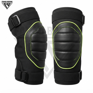 Protections de genoux rembourrées durables avec design en maille respirante et en cuir, soutien ergonomique et flexible pour les genoux, idéal pour le MMA, le Muay Thai - Product Image 1
