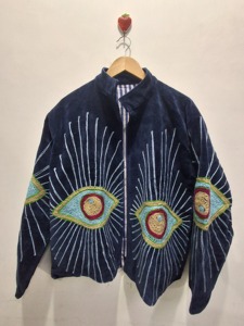 Veste d'hiver bohème brodée en velours vintage fait main, style Suzani, motif œil porte-bonheur, doublure en coton écologique, coupe classique, idéale pour les festivals - Product Image 1