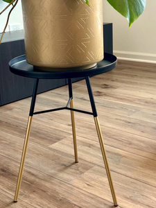Mesa Auxiliar Redonda de Metal Negro con Patas Doradas, Mesa de Estilo Moderno y Minimalista para Sala de Estar, Dormitorio, Decoración Lateral del Sofá, Elegante - Product Image 4