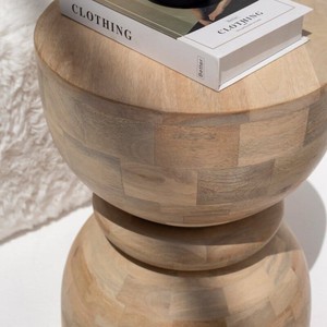 Table d'appoint en bois de manguier Vandana Orion Elara Hourglass, meuble d'appoint sculpté moderne - Product Image 2